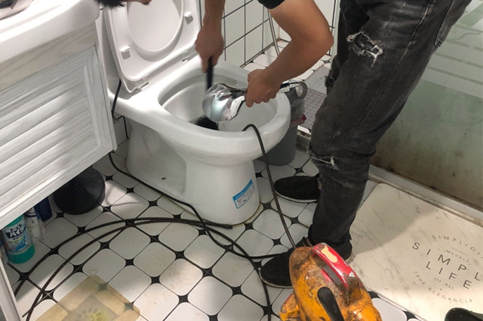 临渭马桶堵塞自己疏通还是找师傅?专业上门服务让你省时更省心
